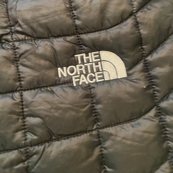The North Face Thermoball Trekker Jacket - Large - Picture 10 of 10